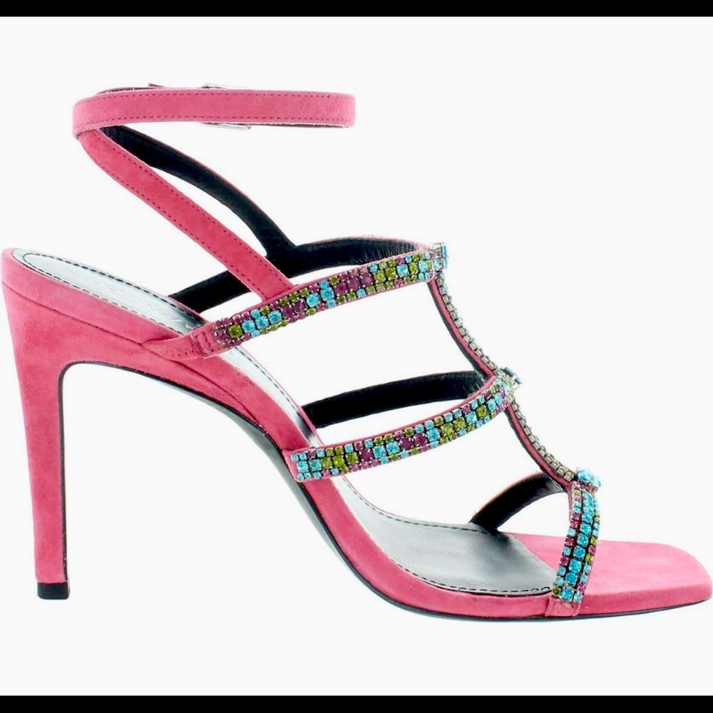 Sexy sandals, NIB SUPER CUTE  with dress, skirts or even a pair of jeans!